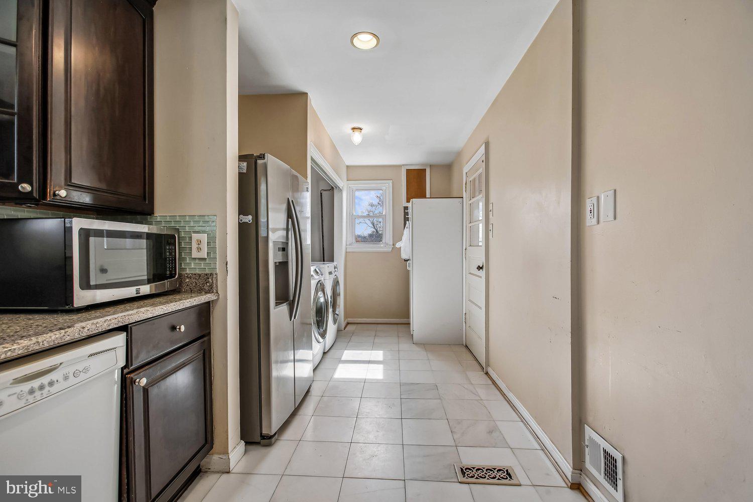 3610 Parklane Road Fairfax, VA 22030 - Photo 36 of 55 a kitchen with stainless steel appliances granite countertop a refrigerator and a sink