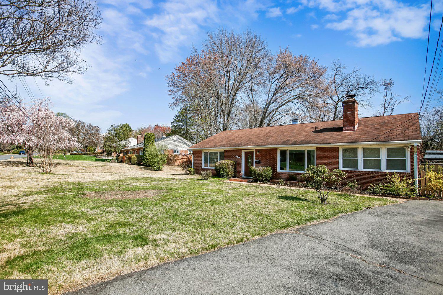 3610 Parklane Road Fairfax, VA 22030 - Photo 4 of 55 a front view of a house with a yard