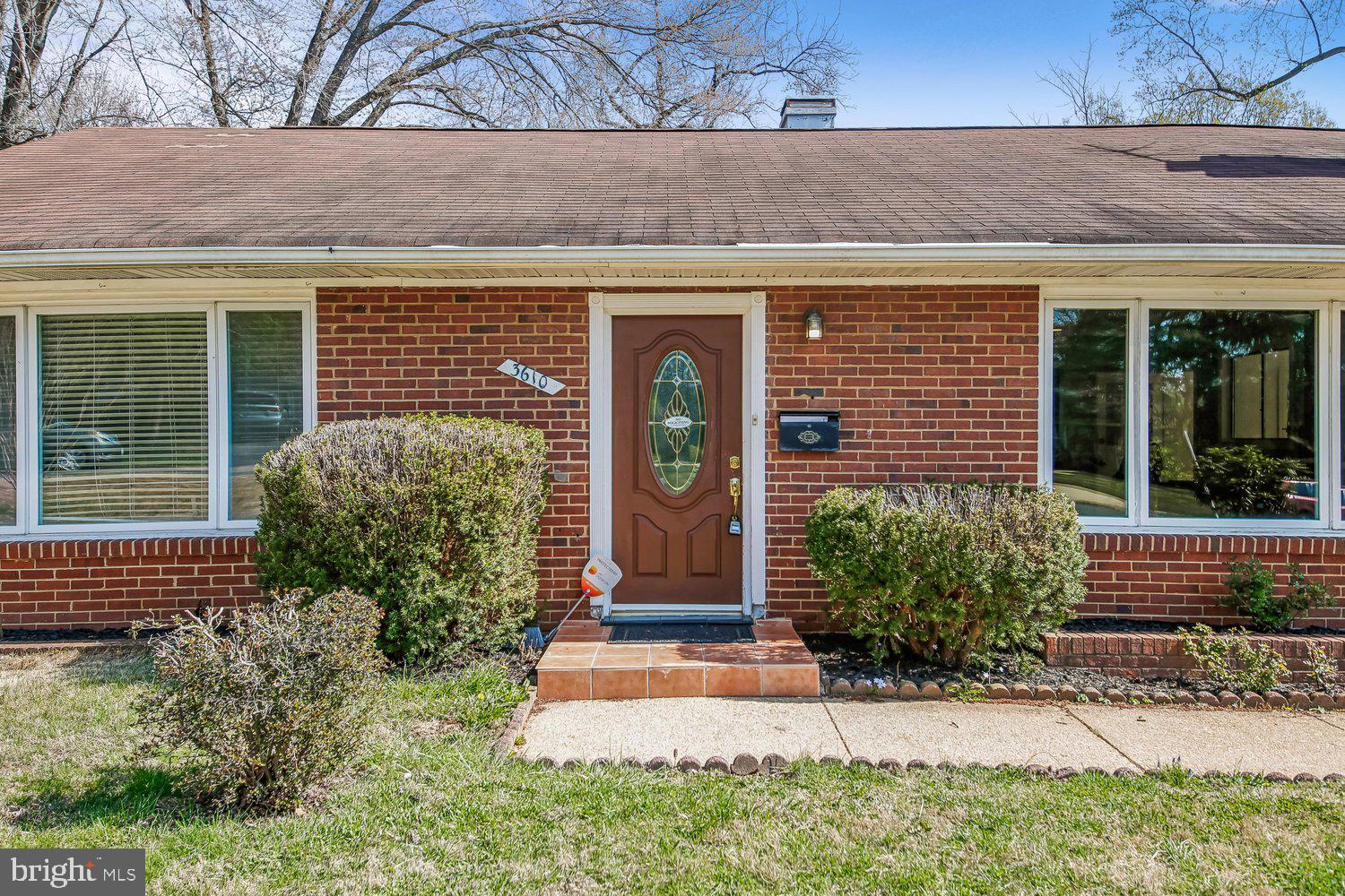 3610 Parklane Road Fairfax, VA 22030 - Photo 5 of 55 a front view of a house with garden