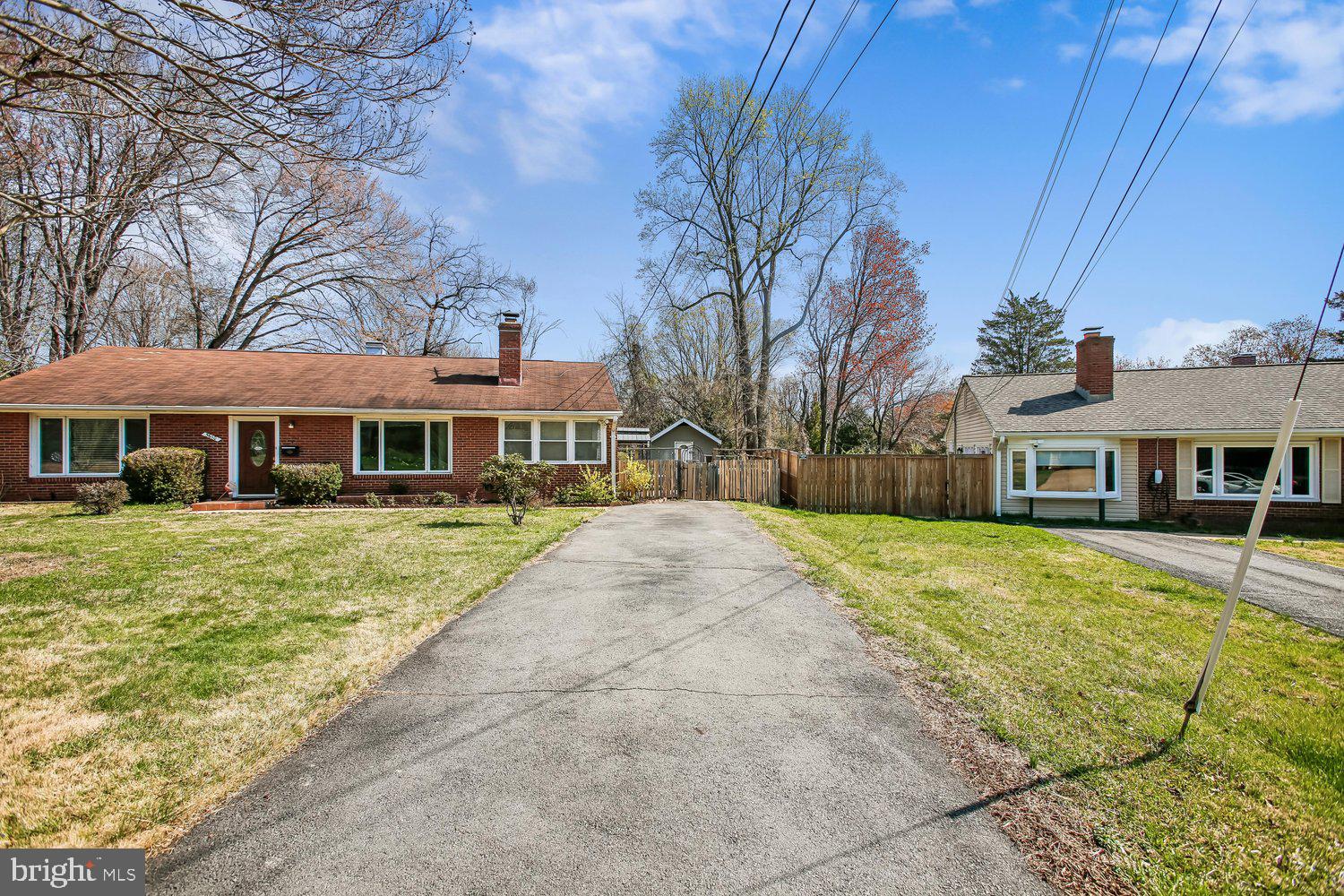 3610 Parklane Road Fairfax, VA 22030 - Photo 7 of 55 a front view of a building with a yard