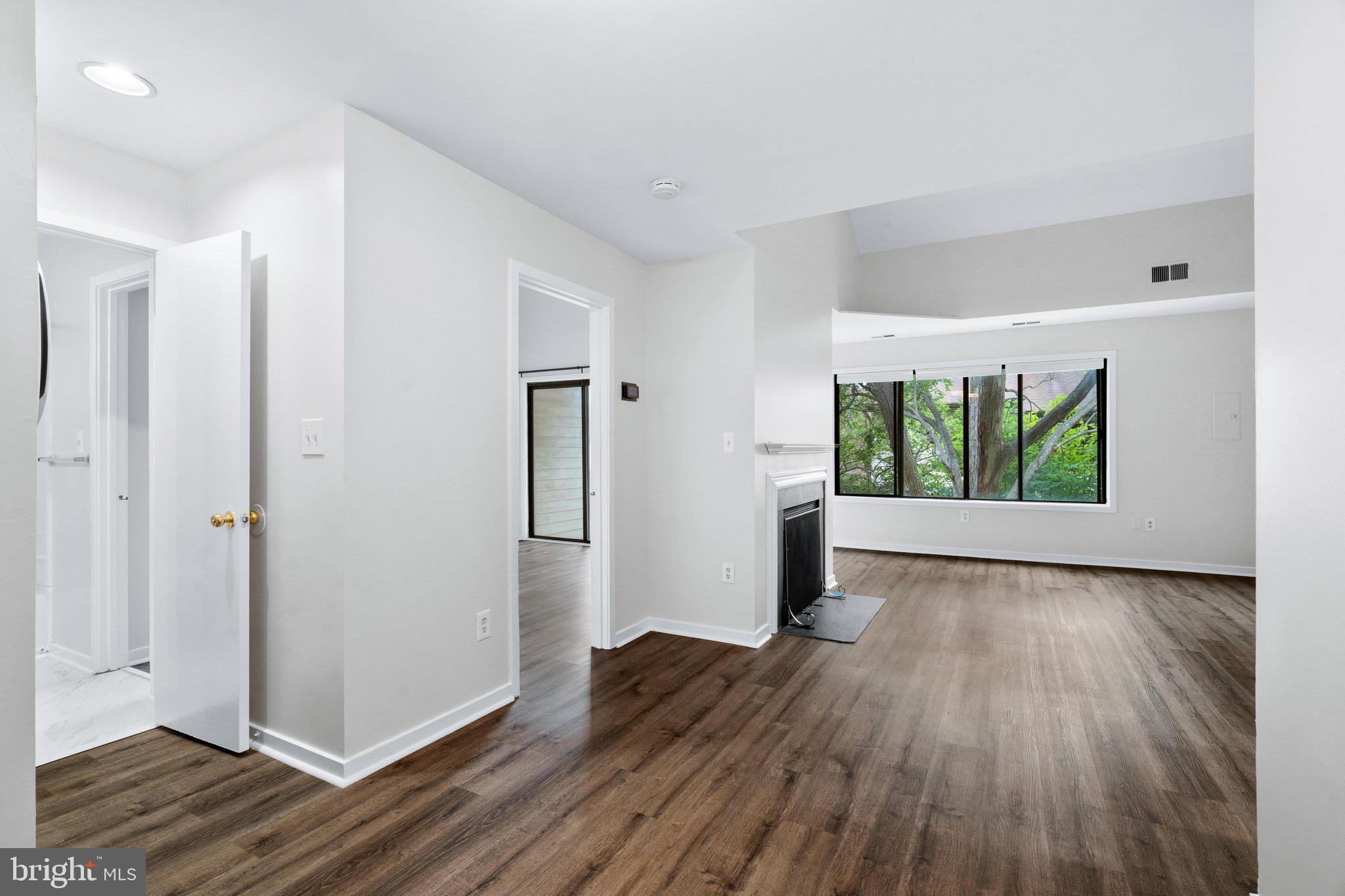 9934 Hellingly Place, Unit 142 Gaithersburg, MD 20886 - Photo 14 of 29 9934 Hellingly Pl-017