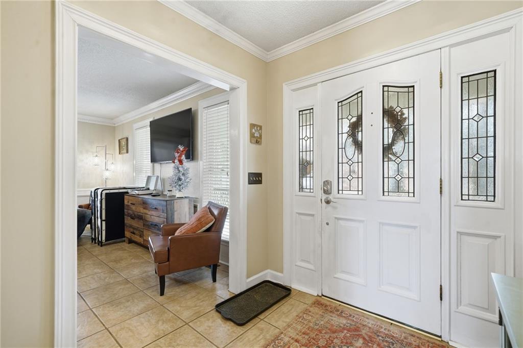 1008 River Estates Road Cleveland, GA 30528 - Photo 5 of 37 a living room with furniture