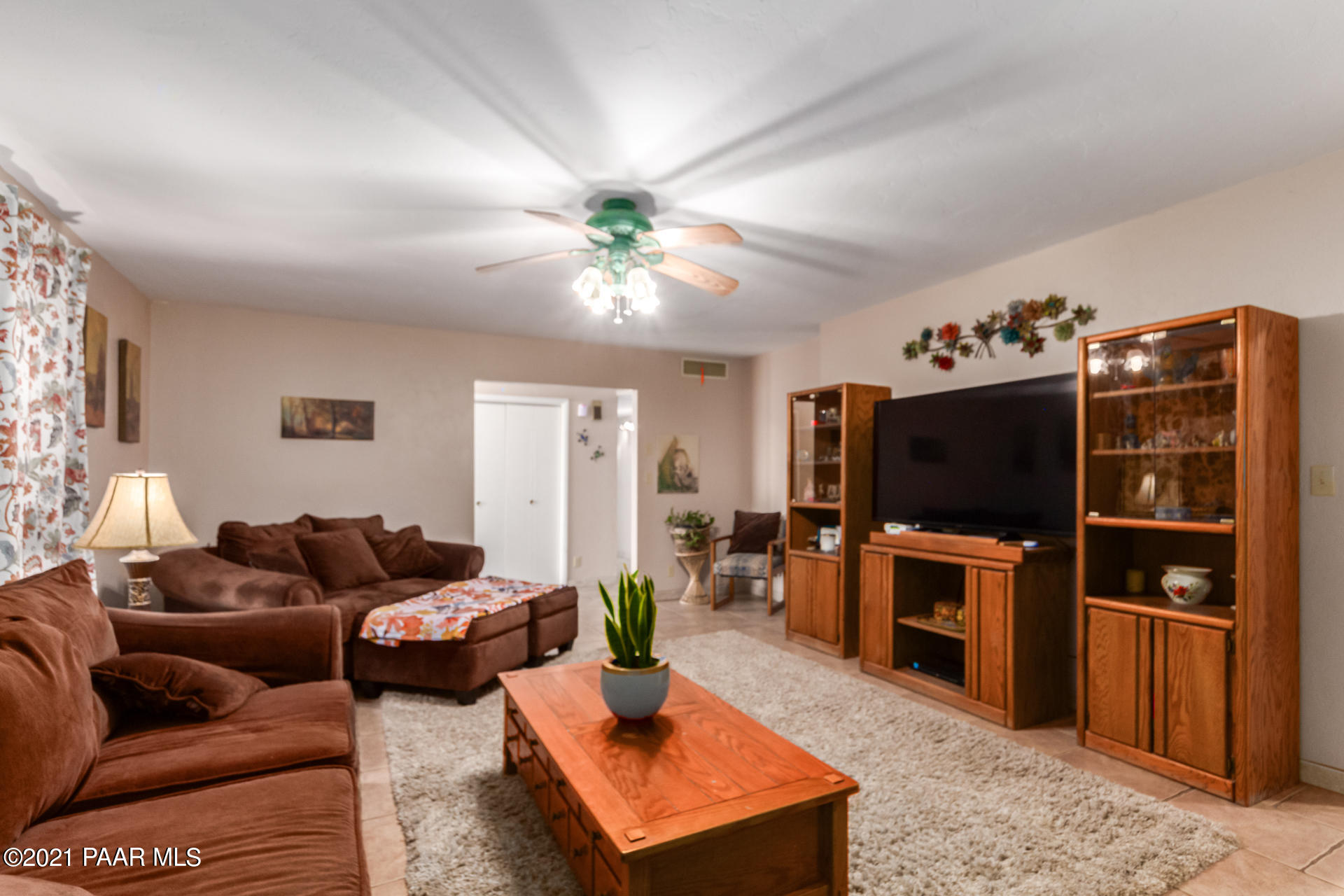 6090 South Hankins Road Mayer, AZ 86333 - Photo 5 of 29 Family Room