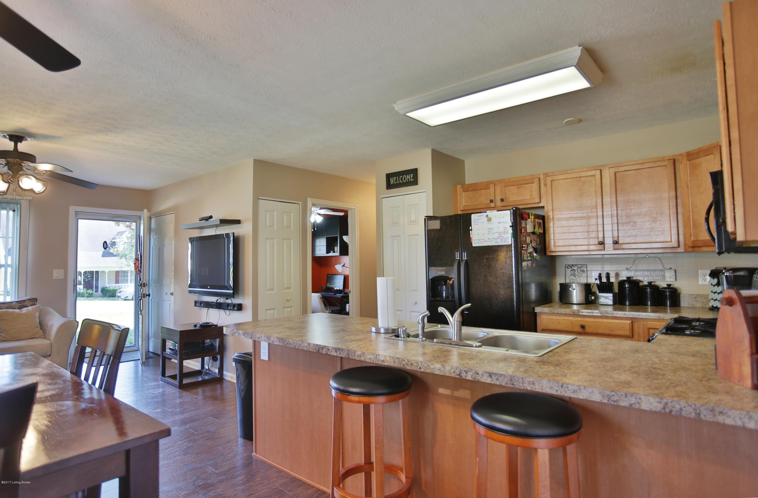 10202 Rod N Reel Road Louisville, KY 40229 - Photo 6 of 31 2