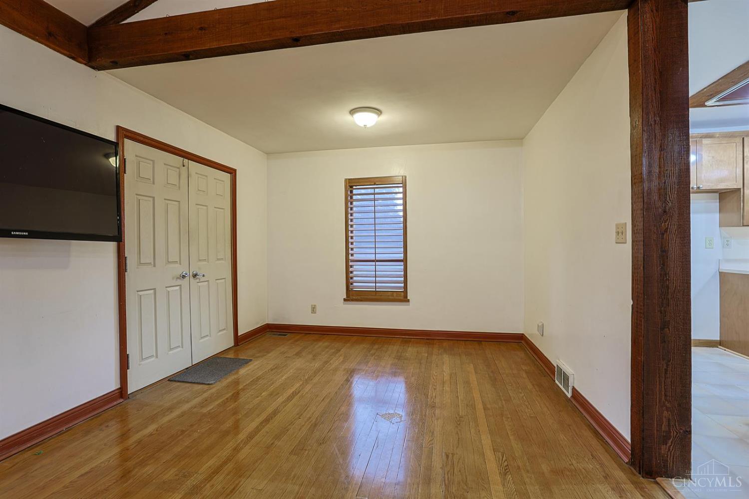 8877 Wuest Road Cincinnati, OH 45251 - Photo 9 of 64