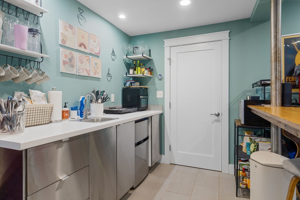 76 Thesda Street Arlington, MA 02474 - Photo 5 of 35