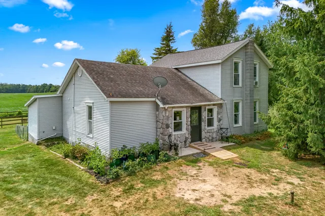 $209,900 | 5411 Lilac Road, Reading, MI 49274