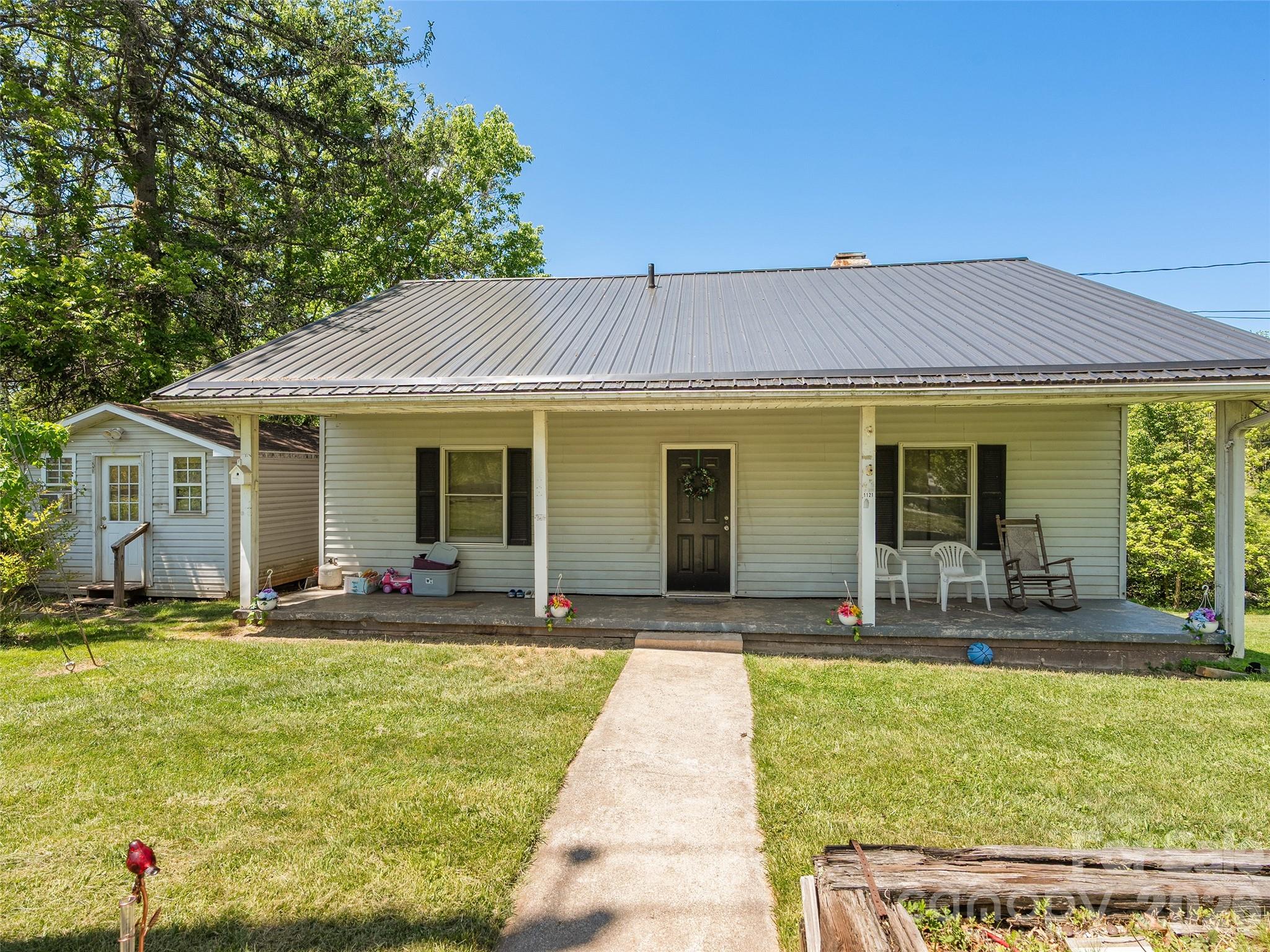 1121 North Canton Road Canton, NC 28716 - Photo 2 of 20