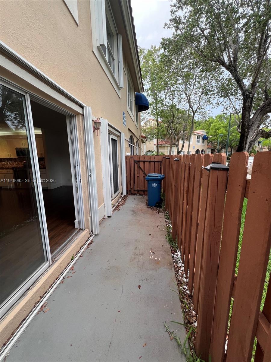 561 Racquet Club Road, Unit 21 Weston, FL 33326 - Photo 25 of 27