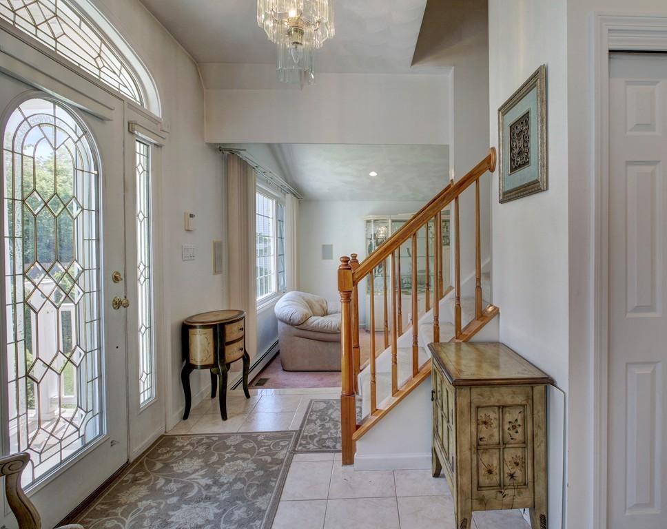 9 Sullivan Circle Stoneham, MA 02180 - Photo 3 of 16