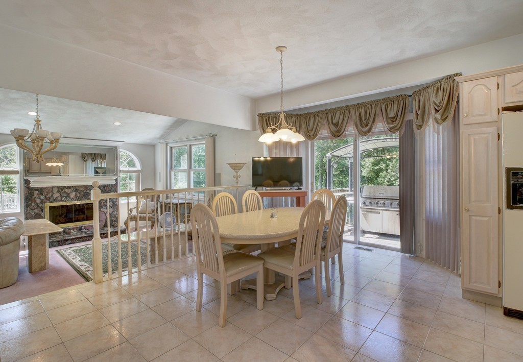 9 Sullivan Circle Stoneham, MA 02180 - Photo 5 of 16