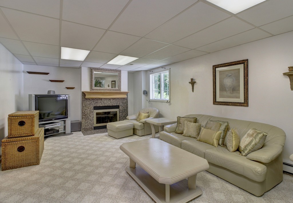 9 Sullivan Circle Stoneham, MA 02180 - Photo 9 of 16