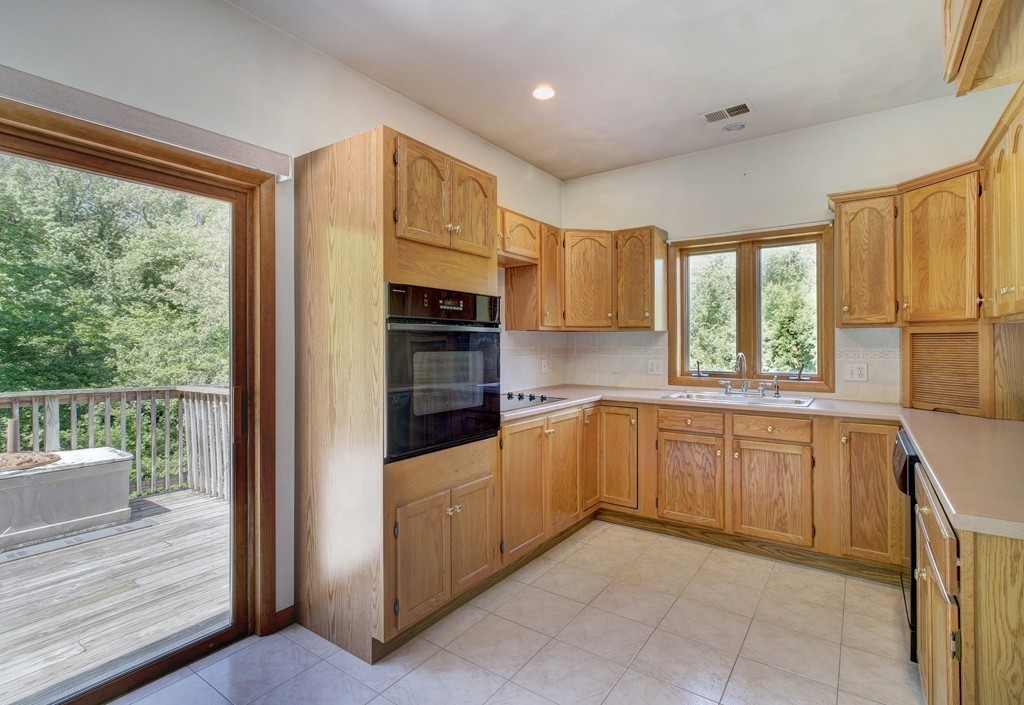 9 Sullivan Circle Stoneham, MA 02180 - Photo 10 of 16