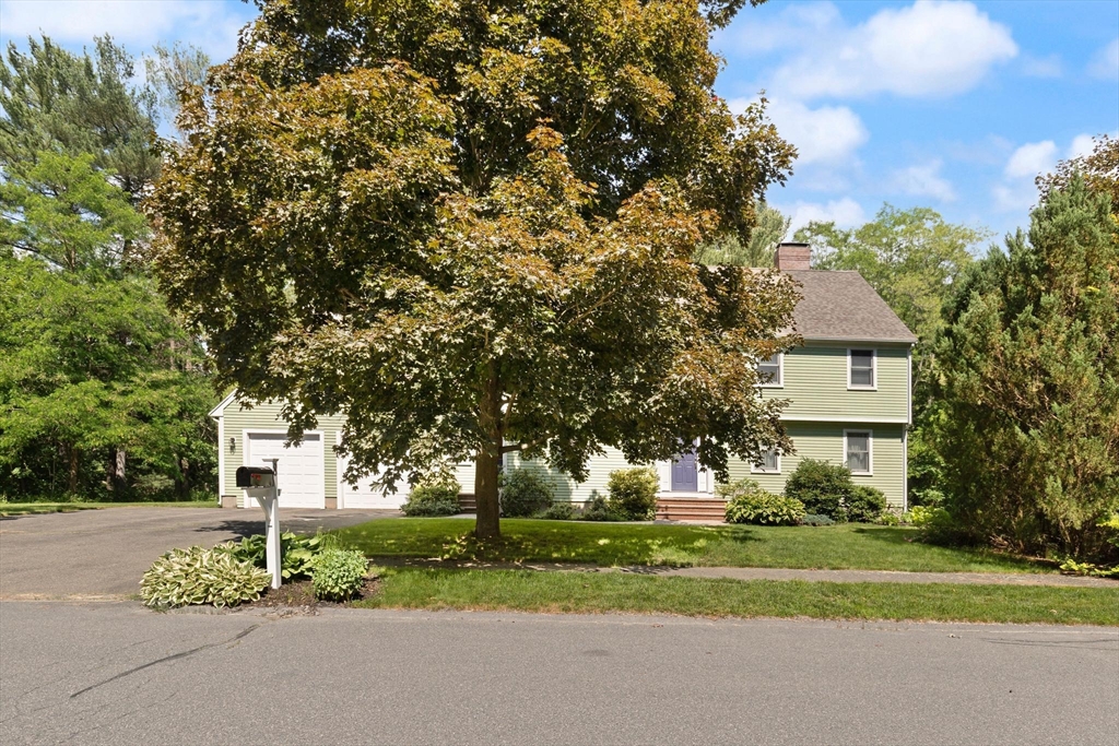 8 Riding Club Road Danvers, MA 01923 - Photo 4 of 43