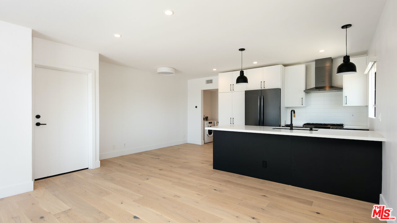 2811 3rd Street, Unit 10 Santa Monica, CA 90405 - Photo 2 of 14
