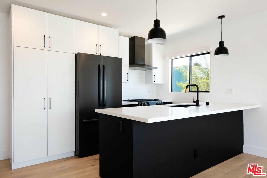 2811 3rd Street, Unit 10 Santa Monica, CA 90405 - Photo 3 of 14