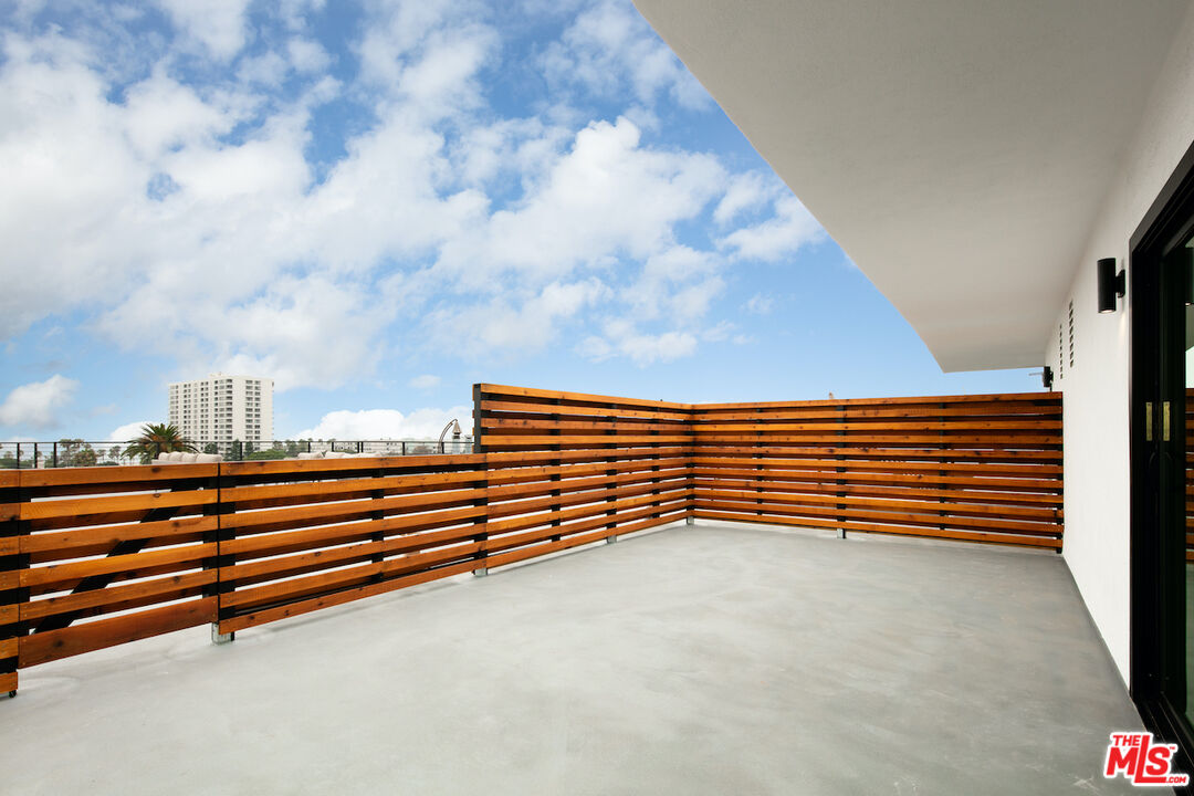 2811 3rd Street, Unit 10 Santa Monica, CA 90405 - Photo 4 of 14