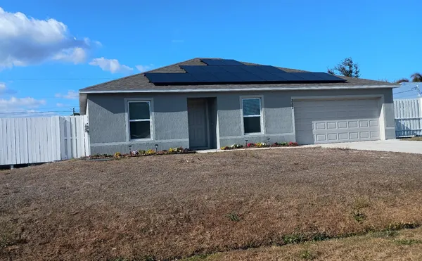 $2,200 | 357 Southeast Starfish Avenue, Port St. Lucie, FL 34983
