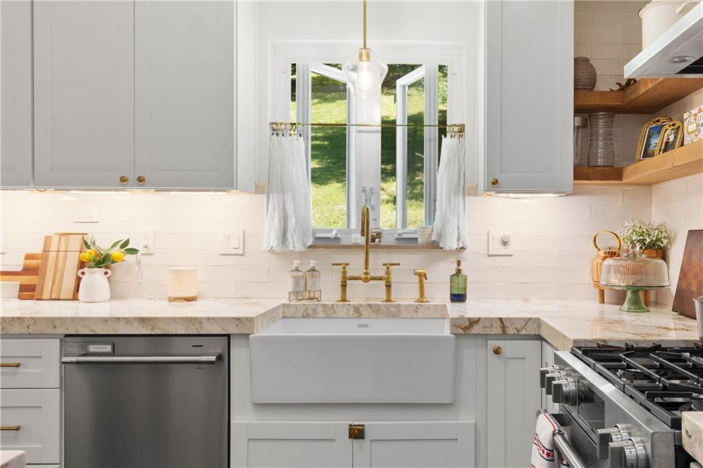 10168 Rinaman Road Wexford, PA 15090 - Photo 13 of 48 You know you want to run your hand across that sink.