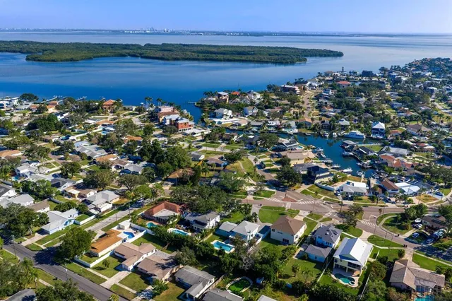 $699,000 | 5500 Venetian Boulevard Northeast, St. Petersburg, FL 33703