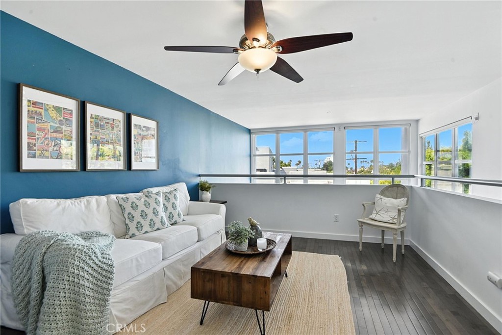 2203 3rd Street, Unit 1 Santa Monica, CA 90405 - Photo 19 of 46 a living room with furniture and kitchen view