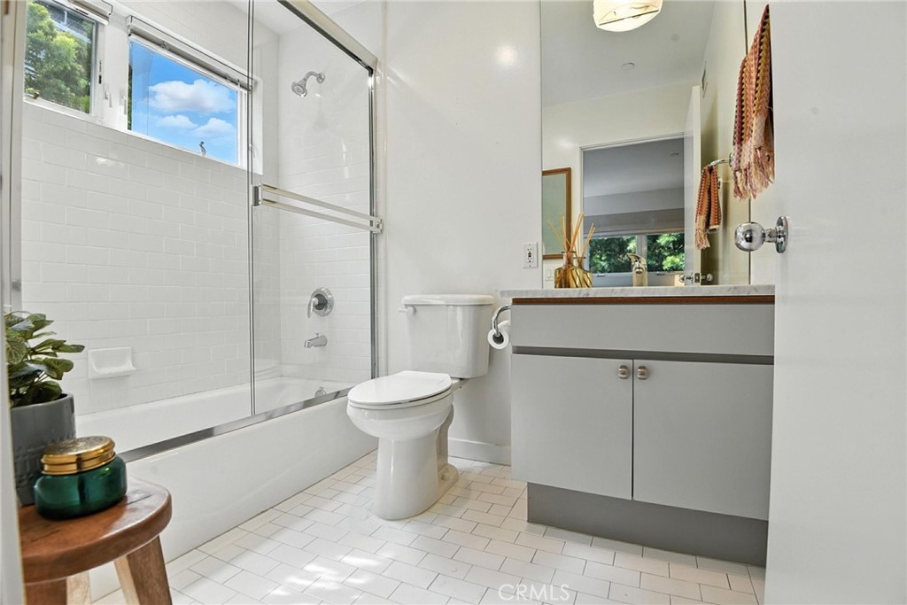 2203 3rd Street, Unit 1 Santa Monica, CA 90405 - Photo 27 of 46 a bathroom with a toilet and a shower