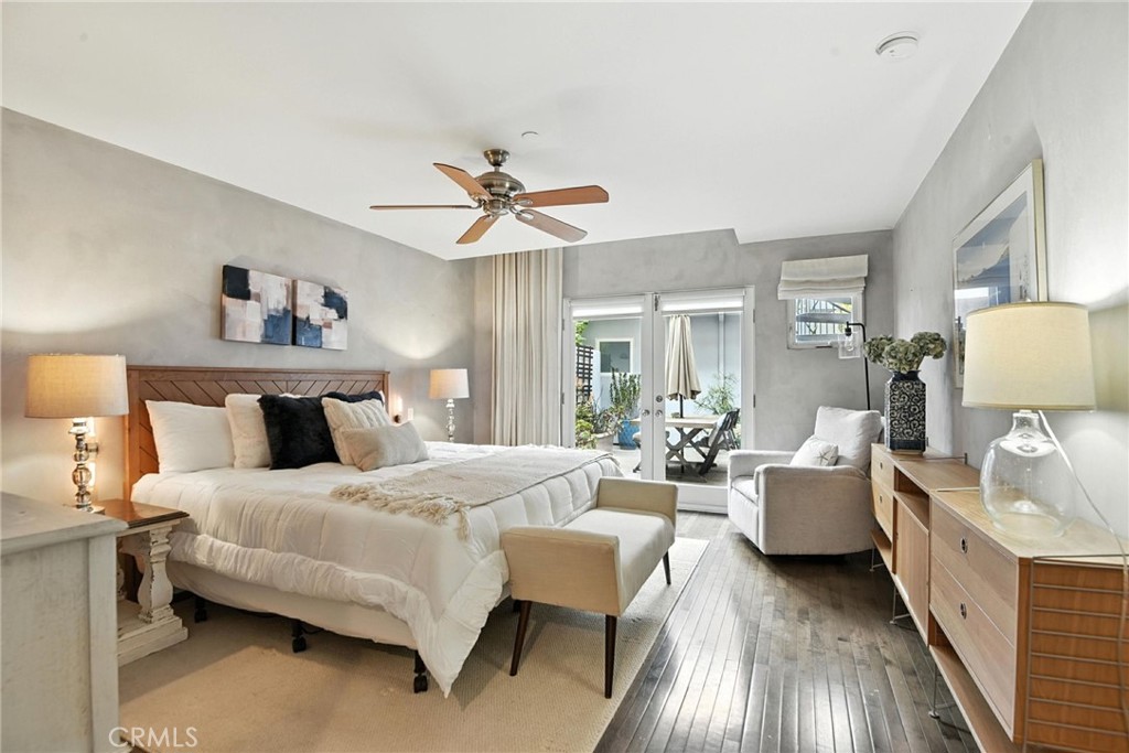 2203 3rd Street, Unit 1 Santa Monica, CA 90405 - Photo 28 of 46 a bedroom with a bed couch and a window