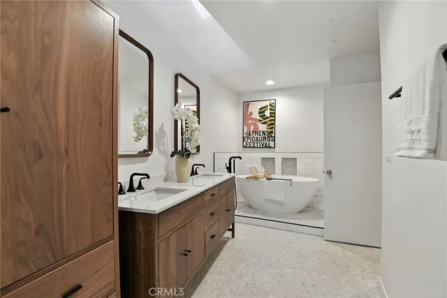 $2,200,000 | 2203 3rd Street, Unit 1, Santa Monica, CA 90405