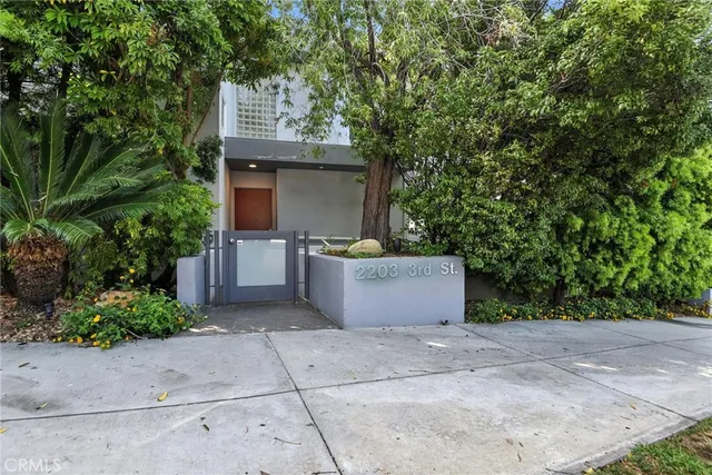 $2,200,000 | 2203 3rd Street, Unit 1, Santa Monica, CA 90405