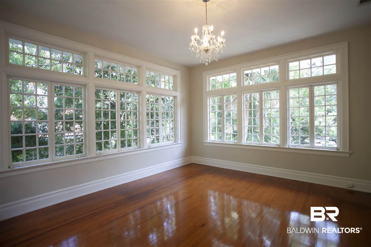 1658 Government Street Mobile, AL 36604 - Photo 10 of 36 Upstairs sunroom off bedroom