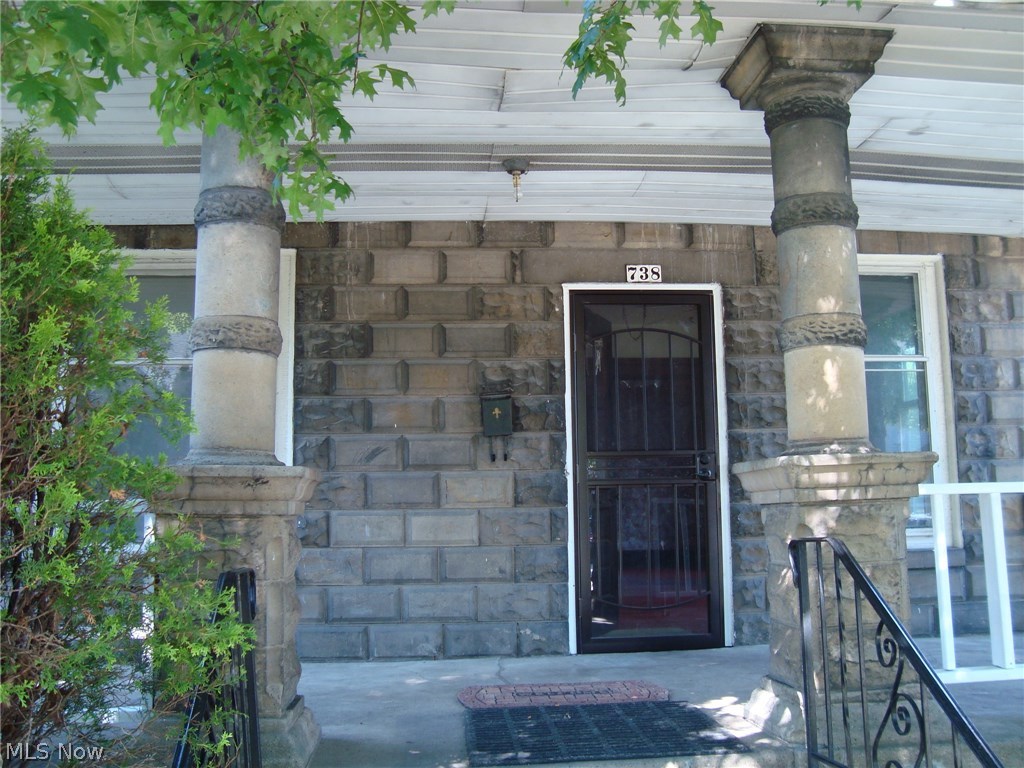 738 Elma Street Akron, OH 44310 - Photo 4 of 7 Gallery Image 4