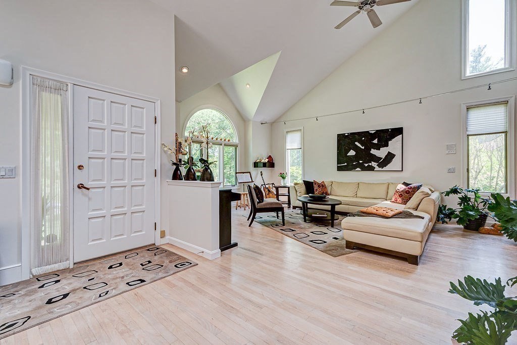 234 Belknap Road Framingham, MA 01701 - Photo 3 of 40 Gallery Image 3