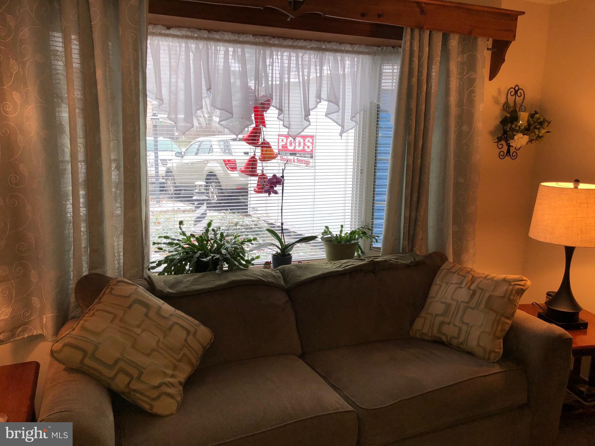 902 Fall Ridge Way Gambrills, MD 21054 - Photo 7 of 28 Living Room