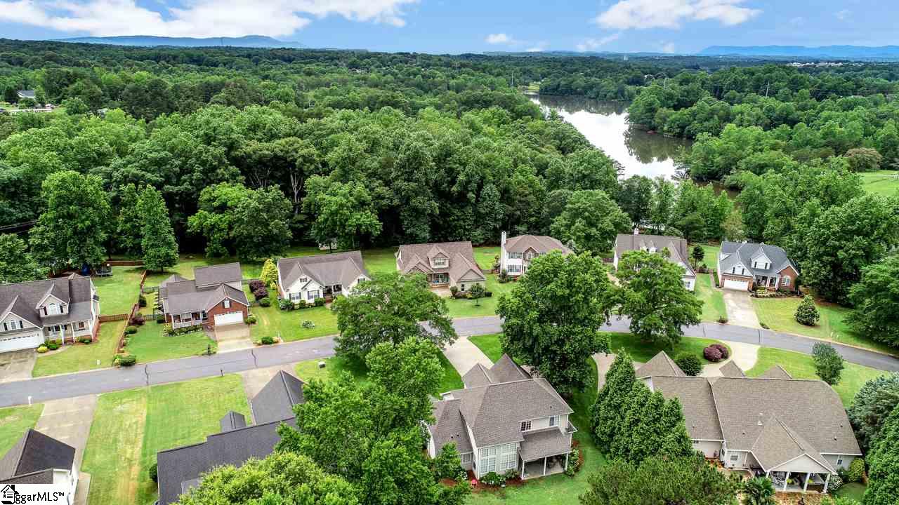8 Cunningham Point Court Greer, SC 29651 - Photo 4 of 36