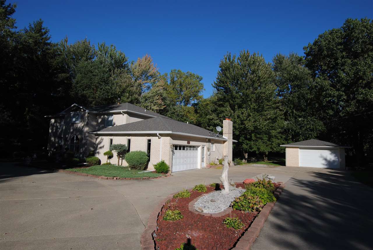 46200 Heydenreich Road Macomb, MI 48044 - Photo 6 of 51 31362131-5.JPG