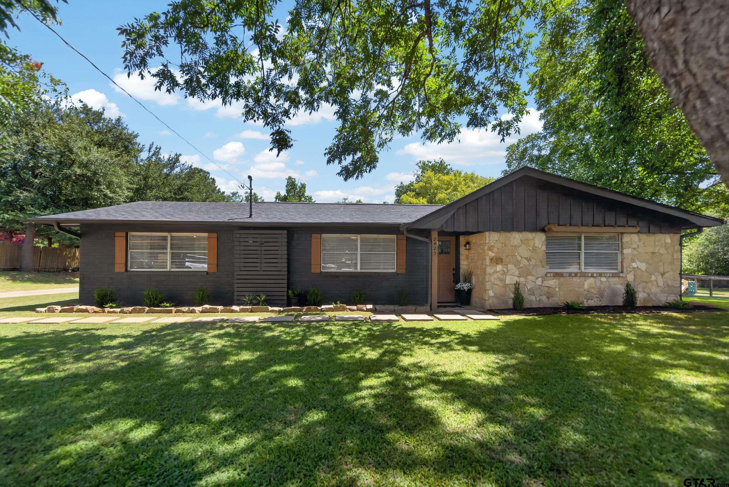 2425 Liveoak Street Jacksonville, TX 75766 - Photo 1 of 33