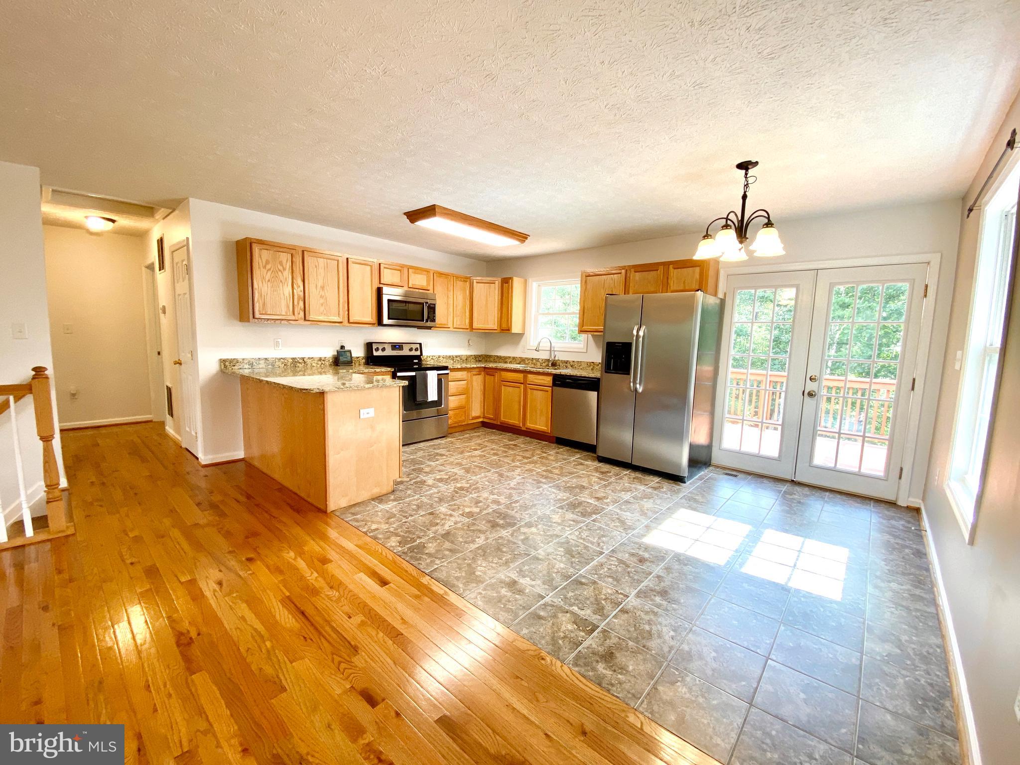 70 Spring Hollow Road Front Royal, VA 22630 - Photo 17 of 38 Eat-in Kitchen w/Ceramic Tile & Granite Counters
