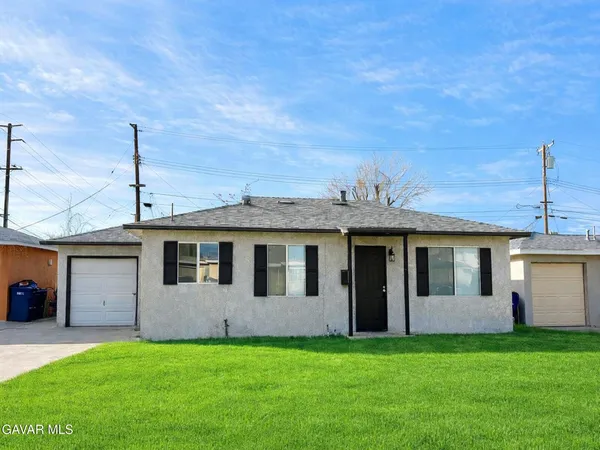 $2,500 | 44411 Kingtree Avenue, Lancaster, CA 93534