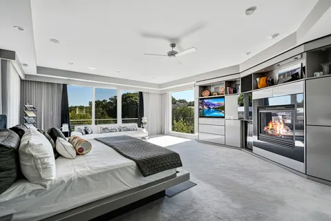 $2,300,000 | 9233 Falling Waters Drive West, Burr Ridge, IL 60527