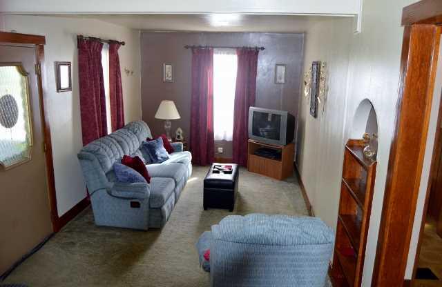 804 Bocktown Road Crescent, PA 15046 - Photo 4 of 16 Living Room.