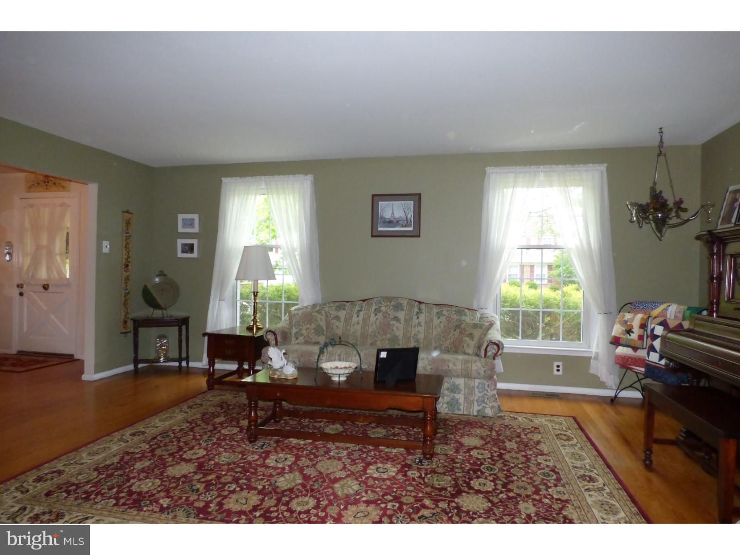 780 Wyngate Road Somerdale, NJ 08083 - Photo 6 of 24 Living Room