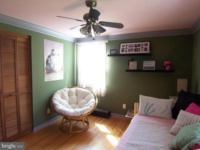 28 Severndale Road Severna Park, MD 21146 - Photo 13 of 25 Hardwood floors, crown molding, overhead fan/light