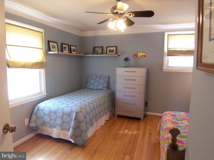 28 Severndale Road Severna Park, MD 21146 - Photo 14 of 25 Hardwood floors, crown molding, overhead fan/light