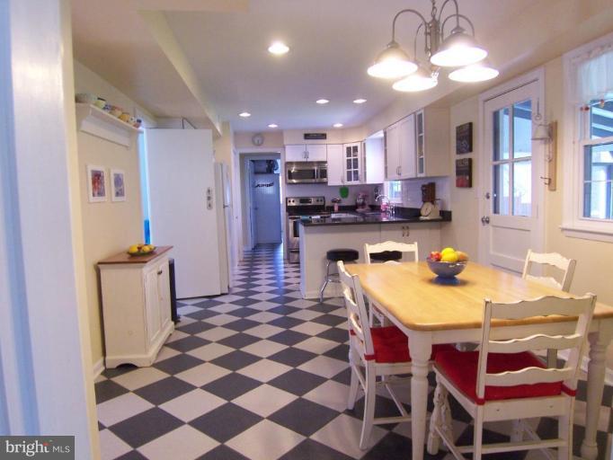 28 Severndale Road Severna Park, MD 21146 - Photo 7 of 25 Breakfast area