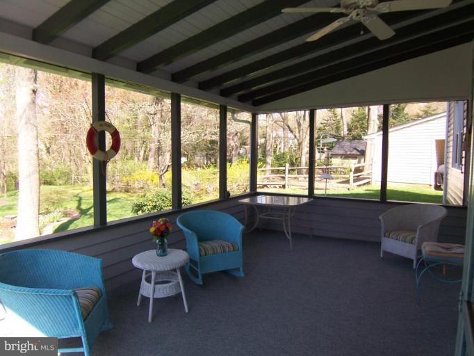 28 Severndale Road Severna Park, MD 21146 - Photo 9 of 25 Screened-in Porch