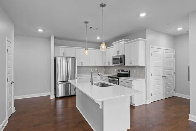 $2,200 | 1801 Shadow Green Drive, Unit 204, Franklin, TN 37064