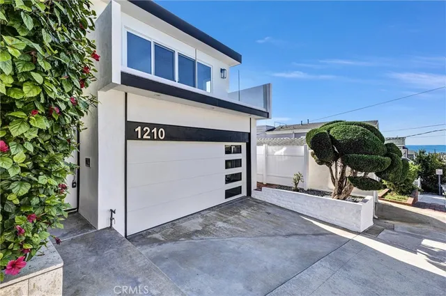 $2,190,000 | 1210 1st Place, Hermosa Beach, CA 90254