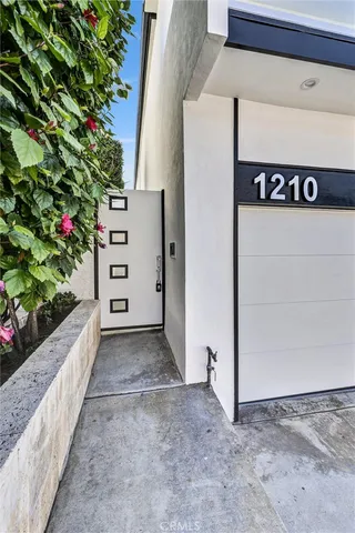 $2,190,000 | 1210 1st Place, Hermosa Beach, CA 90254