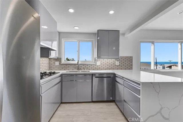 $2,190,000 | 1210 1st Place, Hermosa Beach, CA 90254