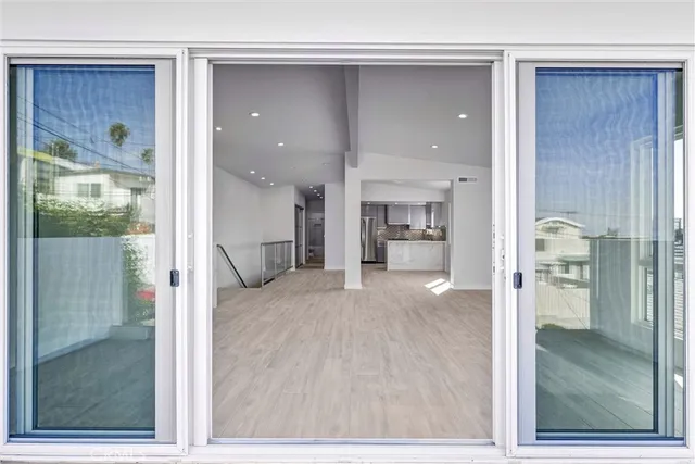 $2,190,000 | 1210 1st Place, Hermosa Beach, CA 90254
